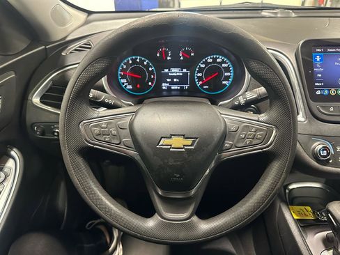 Used 2021 Chevrolet Malibu LT FWD image 28