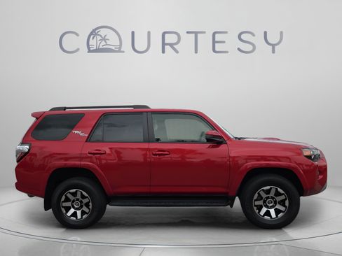 Certified 2024 Toyota 4Runner TRD Off-Road AWD/4WD image 6