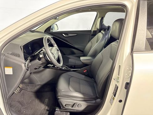 Used 2023 Kia Niro EX Touring FWD image 11