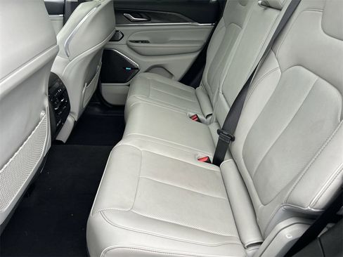 Used 2022 Jeep Grand Cherokee Overland w/ Advanced Protech Group III image 14