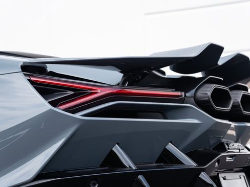 Used 2024 Lamborghini Revuelto AWD/4WD image 40