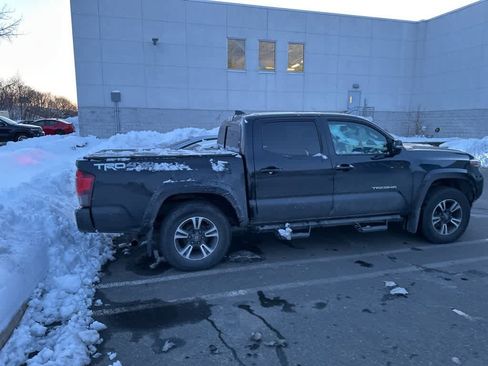 Used 2019 Toyota Tacoma TRD Sport image 12