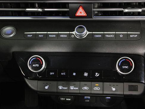 Used 2025 Hyundai Elantra SEL image 8