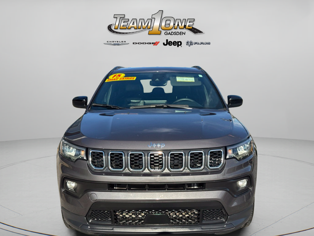 Used 2024 Jeep Compass Latitude AWD/4WD image 3