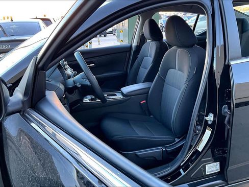 Used 2025 Nissan Sentra SV image 7