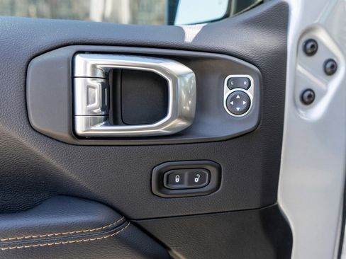 Used 2022 Jeep Wrangler Unlimited Sahara image 15