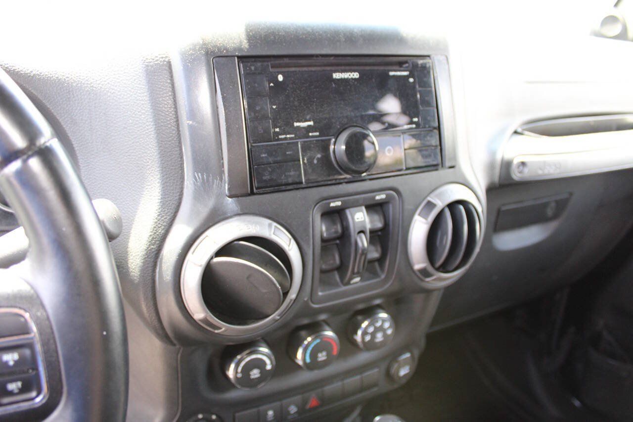 Used 2014 Jeep Wrangler Unlimited Sport w/ Quick Order Package 24S AWD/4WD image 15