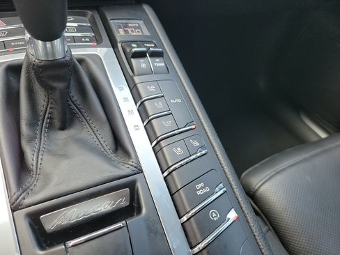 Used 2016 Porsche Macan S image 20