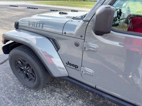 Used 2022 Jeep Gladiator Overland AWD/4WD image 16