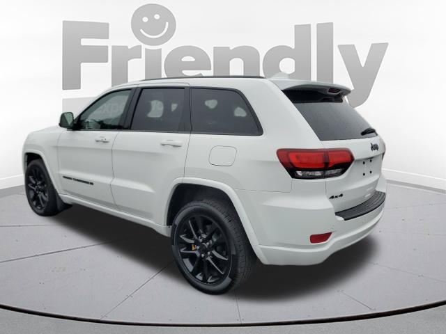 Used 2022 Jeep Grand Cherokee Laredo X AWD/4WD image 3