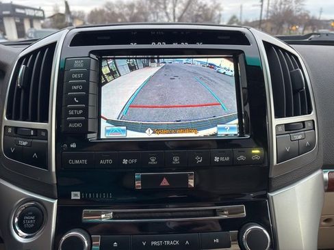 Used 2015 Toyota Land Cruiser image 27