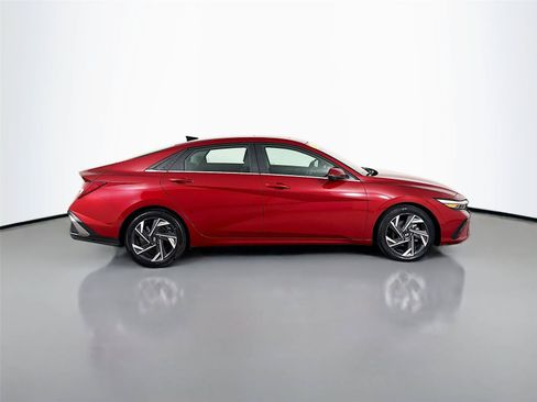 Used 2024 Hyundai Elantra Limited FWD image 18