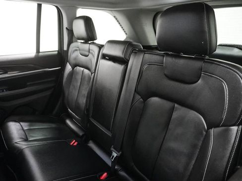 Certified 2023 Jeep Grand Cherokee Limited w/ Black Appearance Package image 15