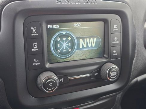 Used 2016 Jeep Renegade 75th Anniversary image 34