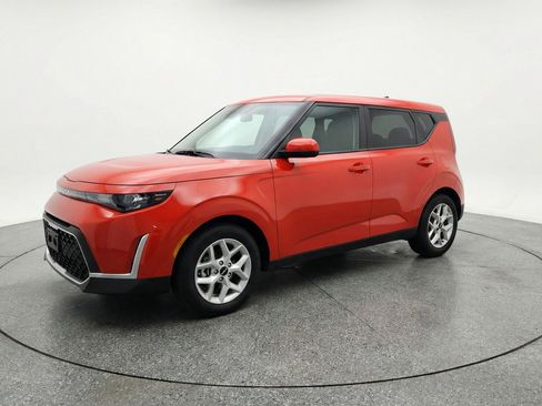 Used 2025 Kia Soul LX w/ LX Technology Package image 3