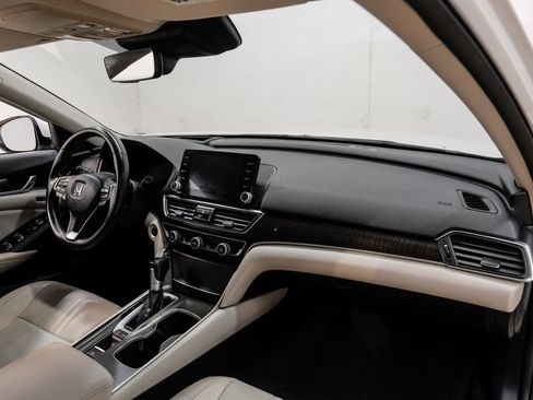 Used 2018 Honda Accord Touring image 18