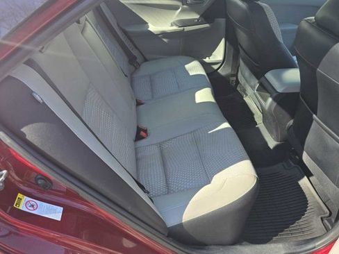 Used 2015 Toyota Camry SE w/ Moonroof Package image 31