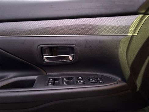 Used 2020 Mitsubishi Outlander SEL image 16