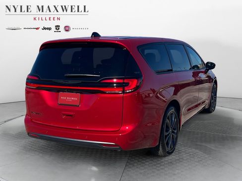 New 2026 Chrysler Pacifica Select FWD image 16