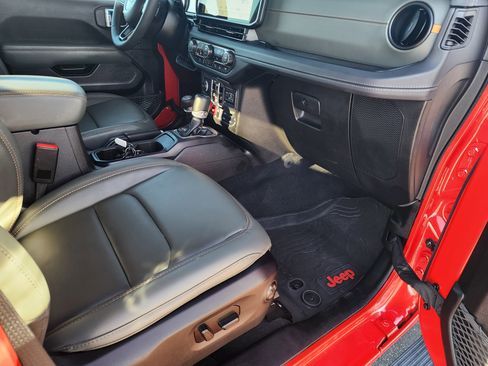 Used 2025 Jeep Gladiator Mojave image 16