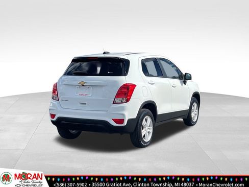 Certified 2022 Chevrolet Trax LS w/ Tint and Cruise Package image 6