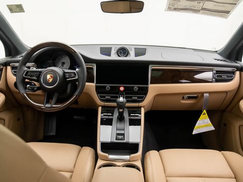 Certified 2026 Porsche Macan S AWD/4WD image 11