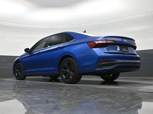 Used 2023 Volkswagen Jetta SE w/ Panoramic Sunroof Package FWD image 22