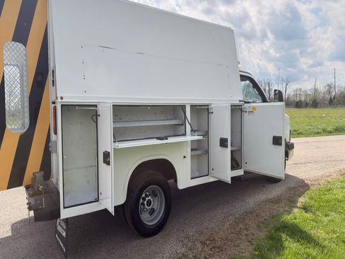 Used 2018 GMC Savana 3500 w/ Power Convenience Package RWD image 15