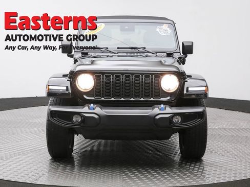 Used 2024 Jeep Wrangler Unlimited AWD/4WD image 2