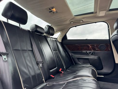 Used 2014 Jaguar XJ L Portfolio RWD image 31