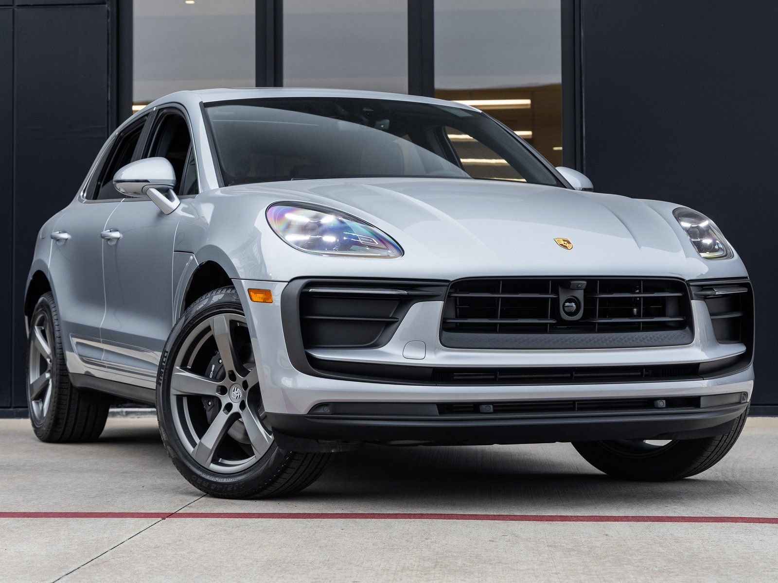 Certified 2026 Porsche Macan AWD/4WD image 6