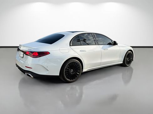Used 2024 Mercedes-Benz E 350 4MATIC Sedan image 3