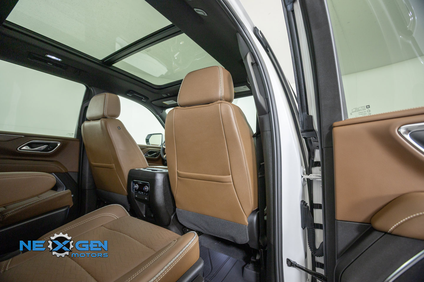 Used 2023 Chevrolet Tahoe High Country AWD/4WD image 38