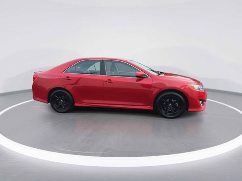 Used 2014 Toyota Camry SE image 9