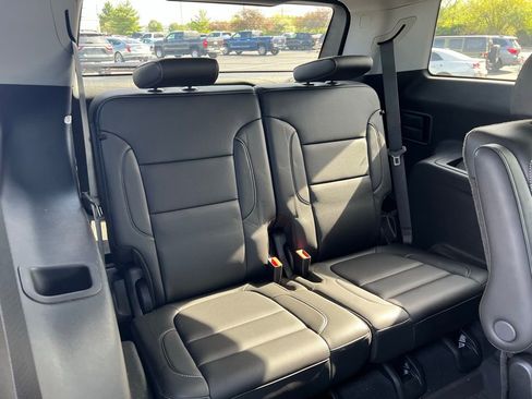 Used 2023 GMC Acadia SLT w/ Elevation Edition image 12