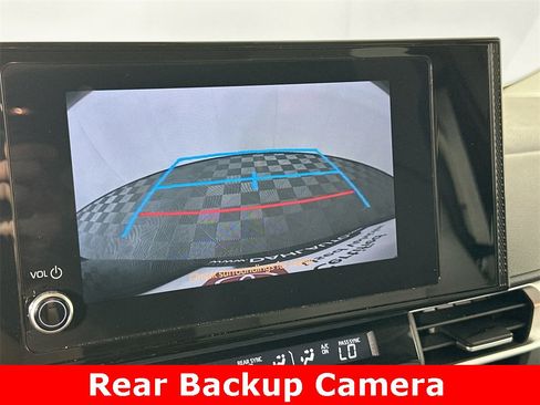 Used 2025 Toyota Sienna LE image 4