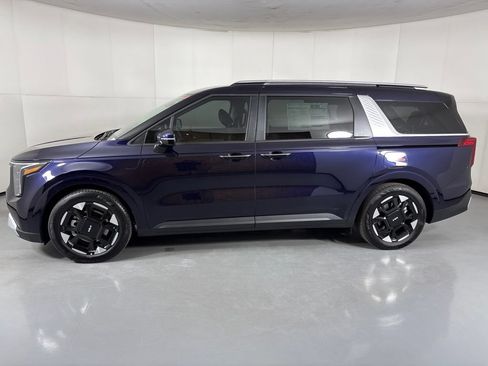 New 2026 Kia Carnival EX FWD image 5