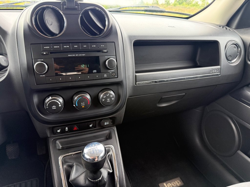 Used 2012 Jeep Patriot Latitude AWD/4WD image 11