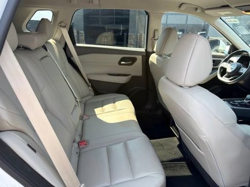 Used 2024 Nissan Rogue SL AWD/4WD image 11