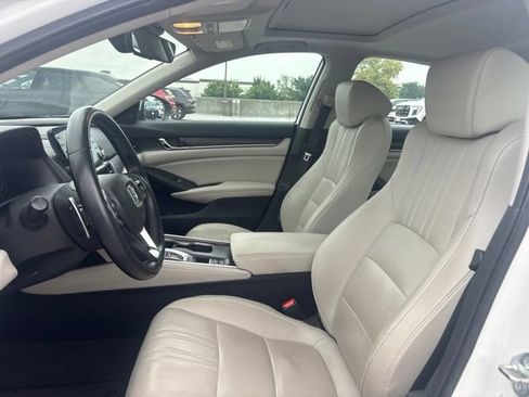 Used 2018 Honda Accord Touring image 3
