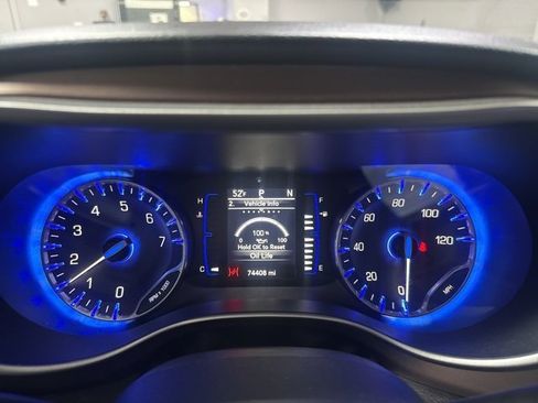 Used 2020 Chrysler Voyager L image 19