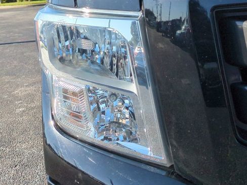 Certified 2022 Nissan Titan SV w/ SV Convenience Package image 10