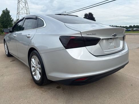 Used 2017 Chevrolet Malibu LT FWD image 5