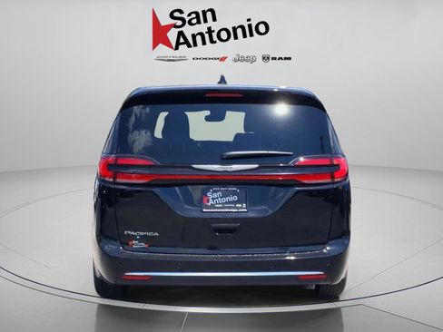 New 2026 Chrysler Pacifica Select image 7