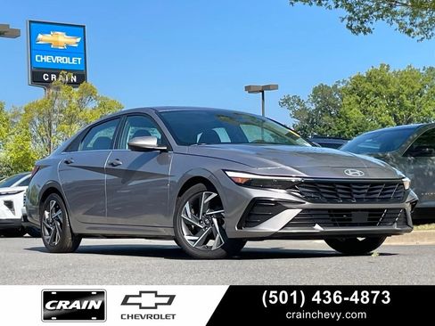 Used 2025 Hyundai Elantra SEL FWD image 1