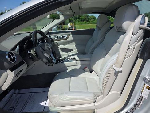 Used 2016 Mercedes-Benz SL 550 image 18