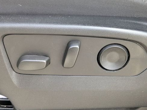 Used 2025 Chevrolet Silverado 1500 LT image 18