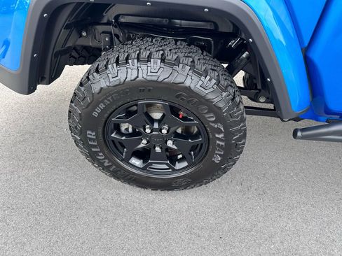 Used 2021 Jeep Gladiator Sport image 13