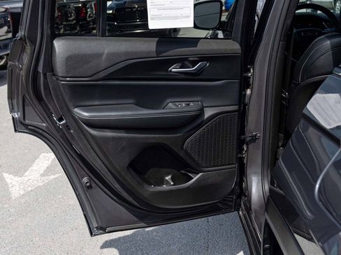 Used 2024 Jeep Grand Cherokee Altitude AWD/4WD image 10