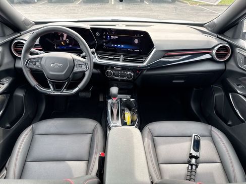 Used 2025 Chevrolet Trax RS w/ Sunroof Package image 10